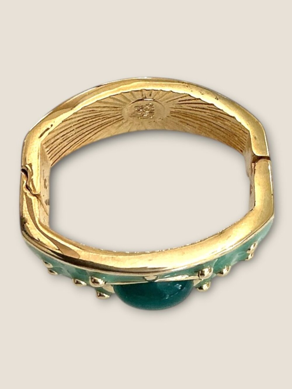 Joan Rivers Gold-Tone & Green Enamel Scarf Clip With Oval Cabochon Center & Sunb - Picture 3 of 8